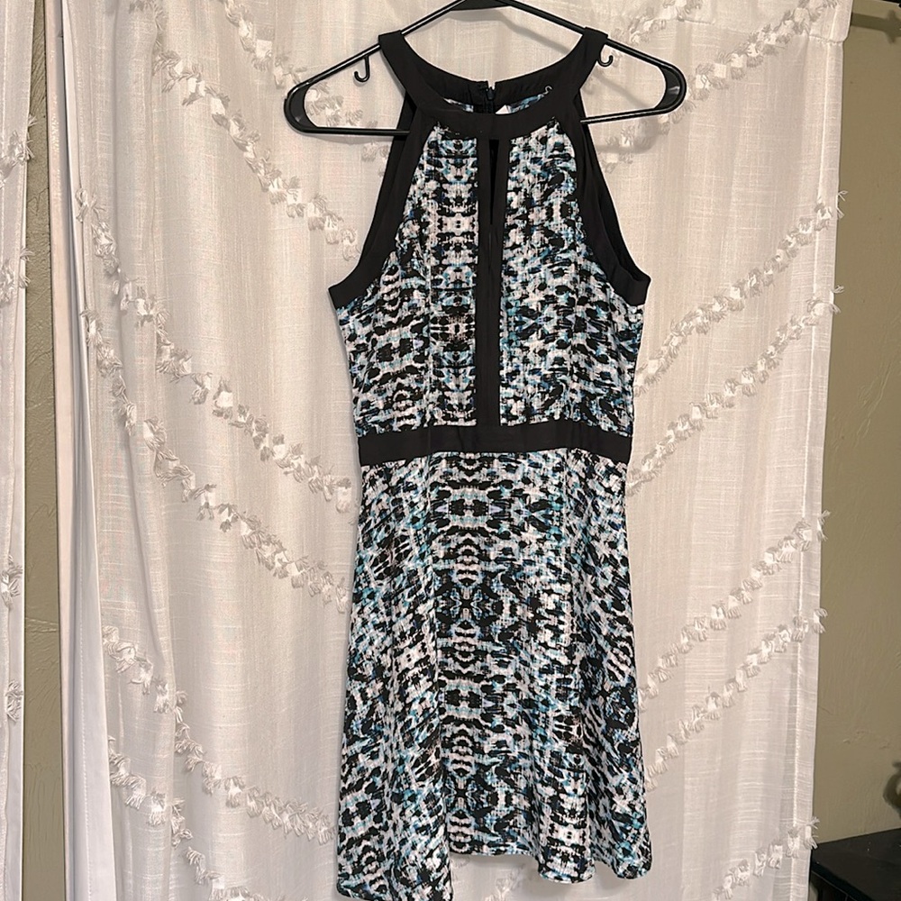 Parker medium size dress with blue, white and black colors. Silk material